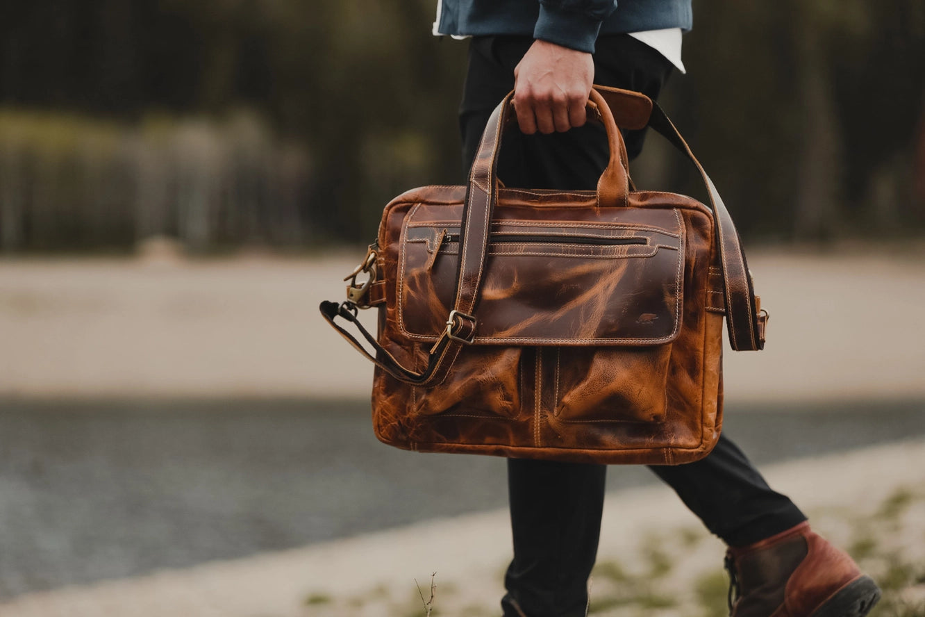 the “Clark” Leather Pilot Bag